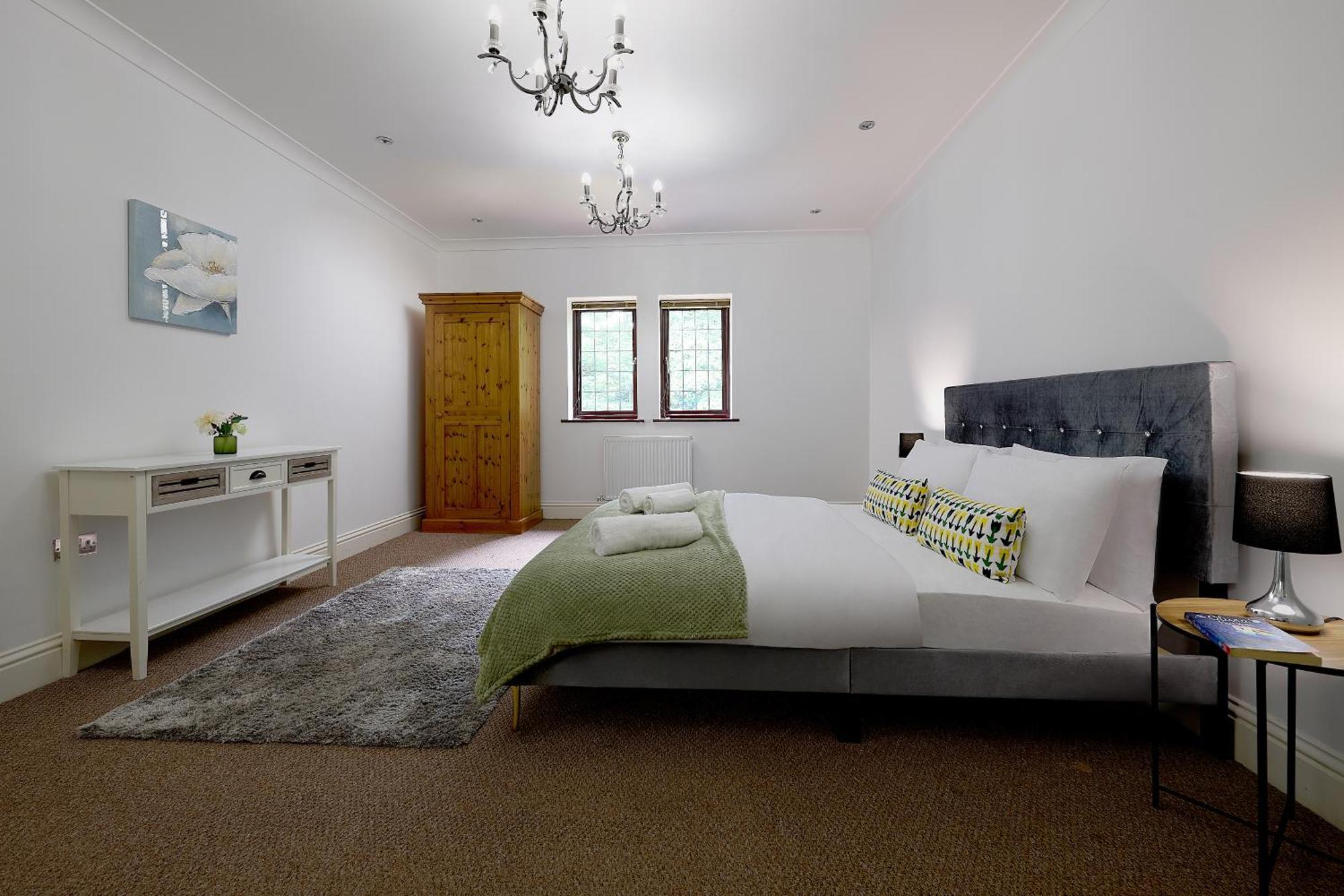 Spacious Home For Large Families And Contractors Вулвергемптон Экстерьер фото